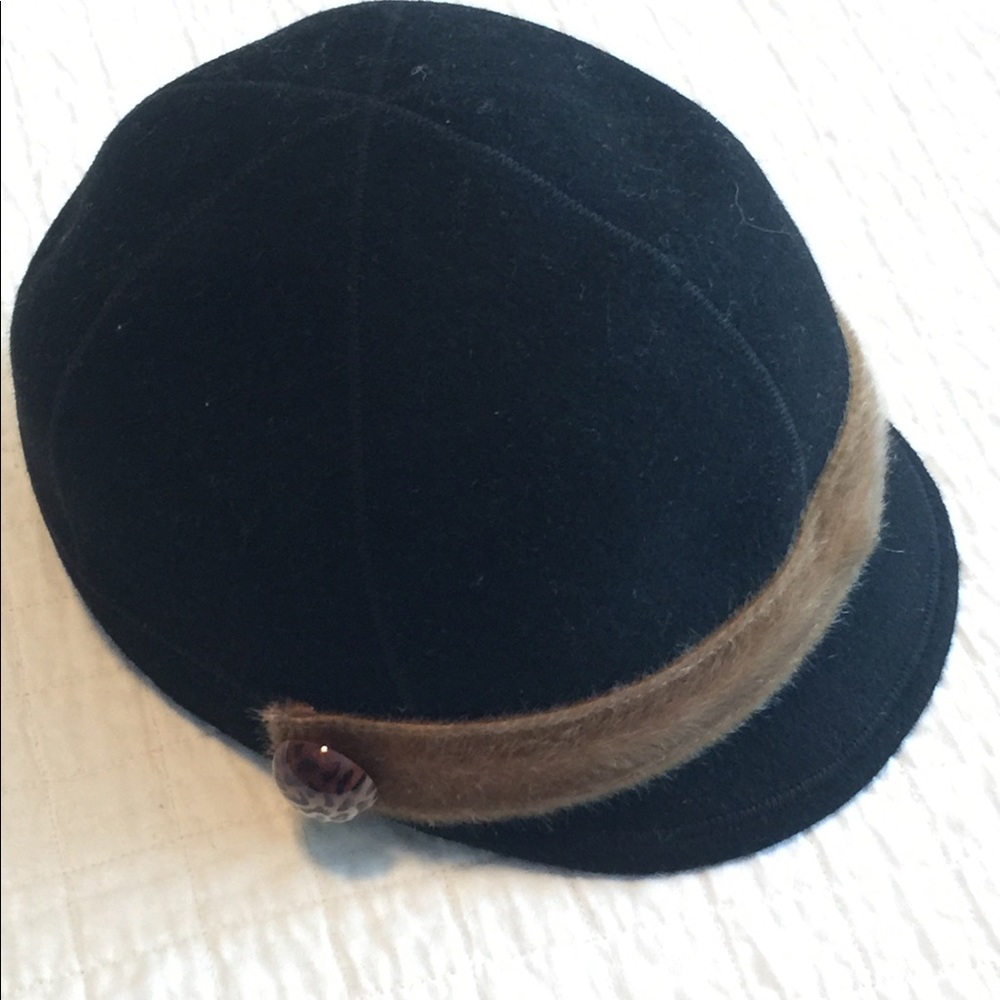 VTG John Callanan black wool hat w/brown faux fur & animal print button trim - Picture 6 of 10